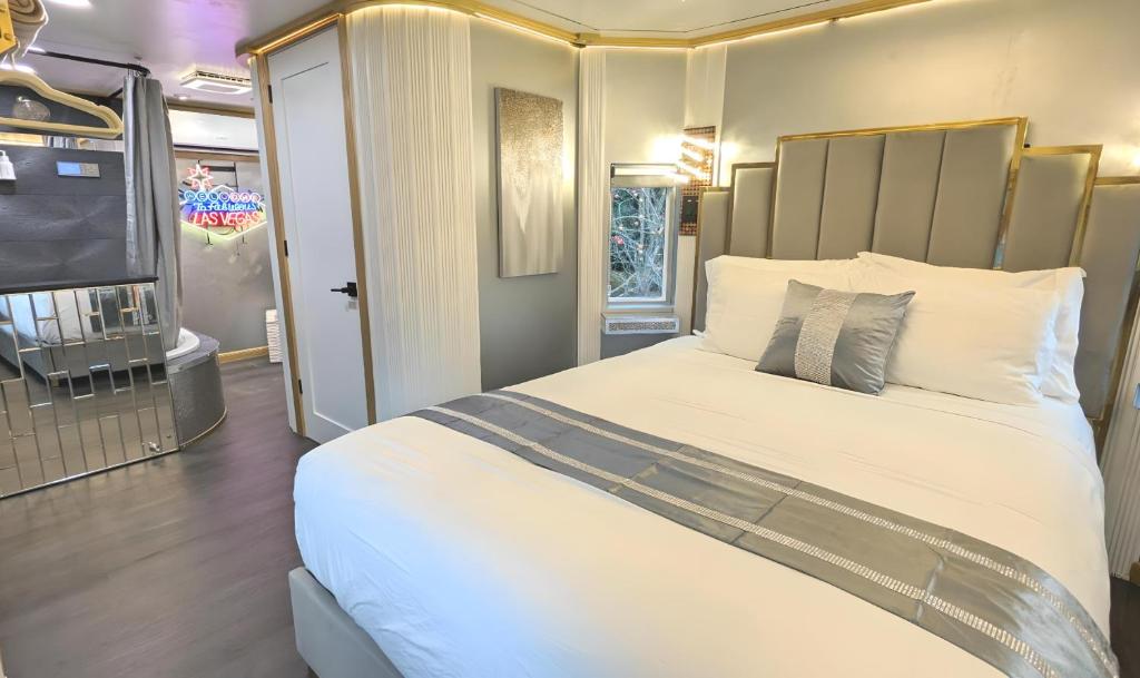 Hot Tub (Jacuzzi) - Photo 3