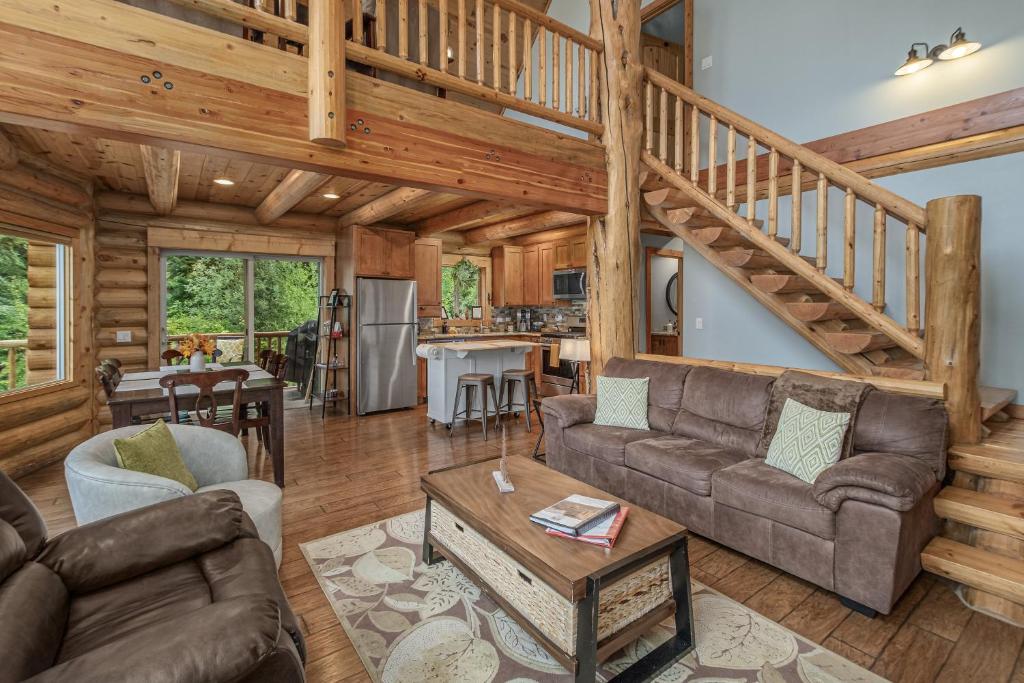 Bearfoot Chalet by NW Comfy Cabins - Image 8