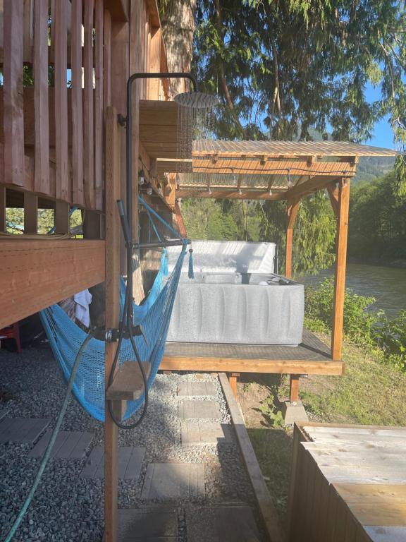 Hot Tub (Jacuzzi) - Photo 3