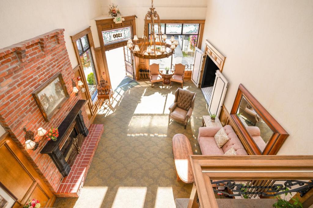 Fairhaven Village Inn - Image 7