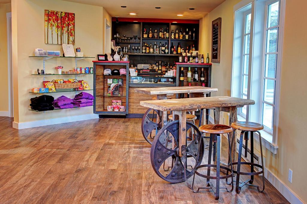 Anacortes Ship Harbor Inn - Image 4