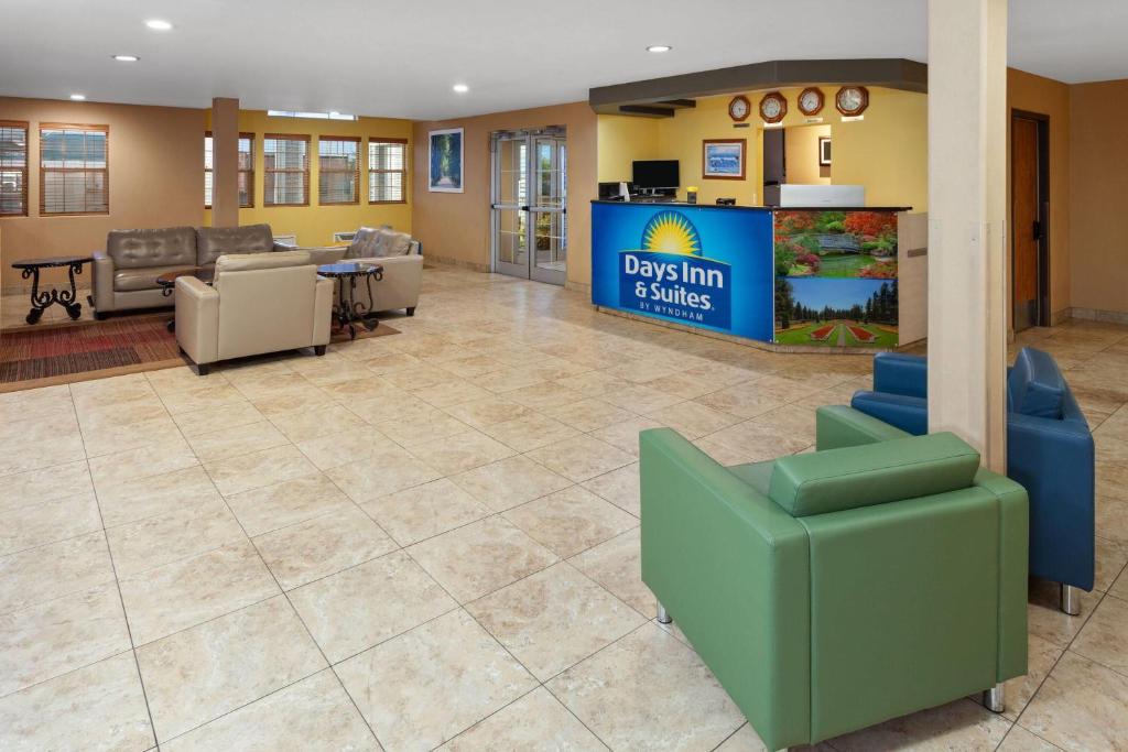 Days Inn & Suites by Wyndham Spokane Airport Airway Heights - Image 7