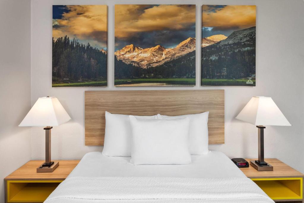 Days Inn & Suites by Wyndham Spokane Airport Airway Heights - Image 8