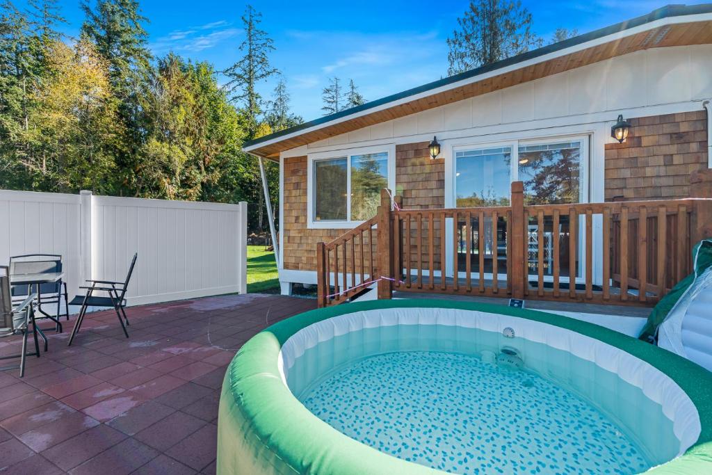 Hot Tub (Jacuzzi) - Photo 3