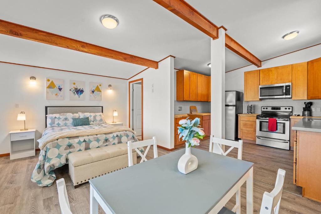 Relajate y recargate de buena vibra en nuestras cabanas de Camano Island - Image 5