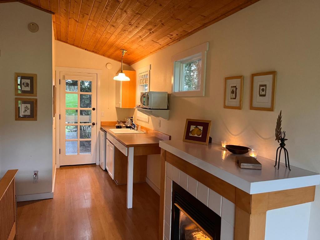 Lopez Farm Cottages & Tent Camping - Image 4