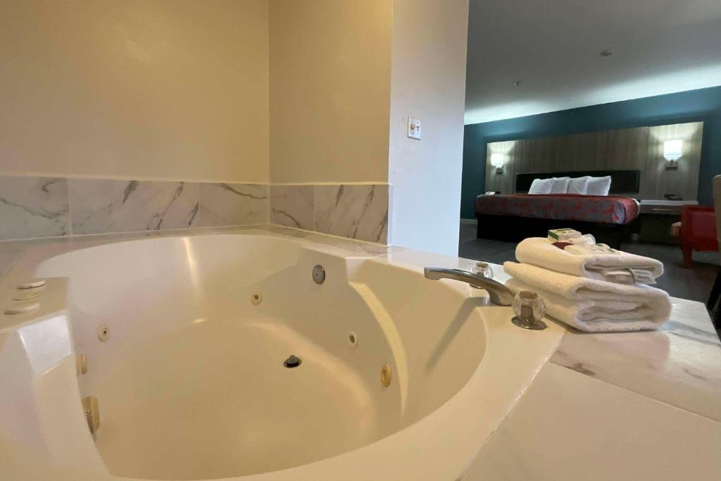 Baymont by Wyndham Kent - Seattle