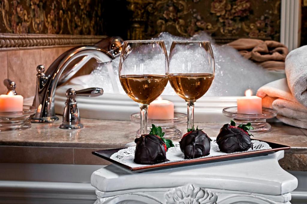 Hot Tub (Jacuzzi) - Photo 2