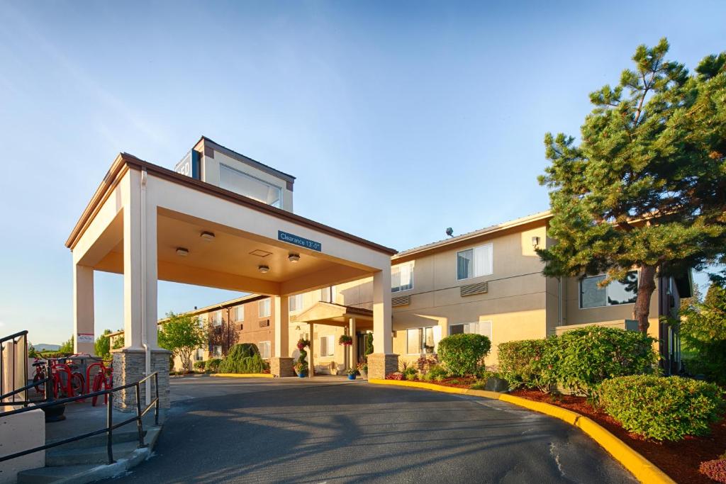 Red Lion Inn & Suites Sequim at Olympic National Park - Image 7