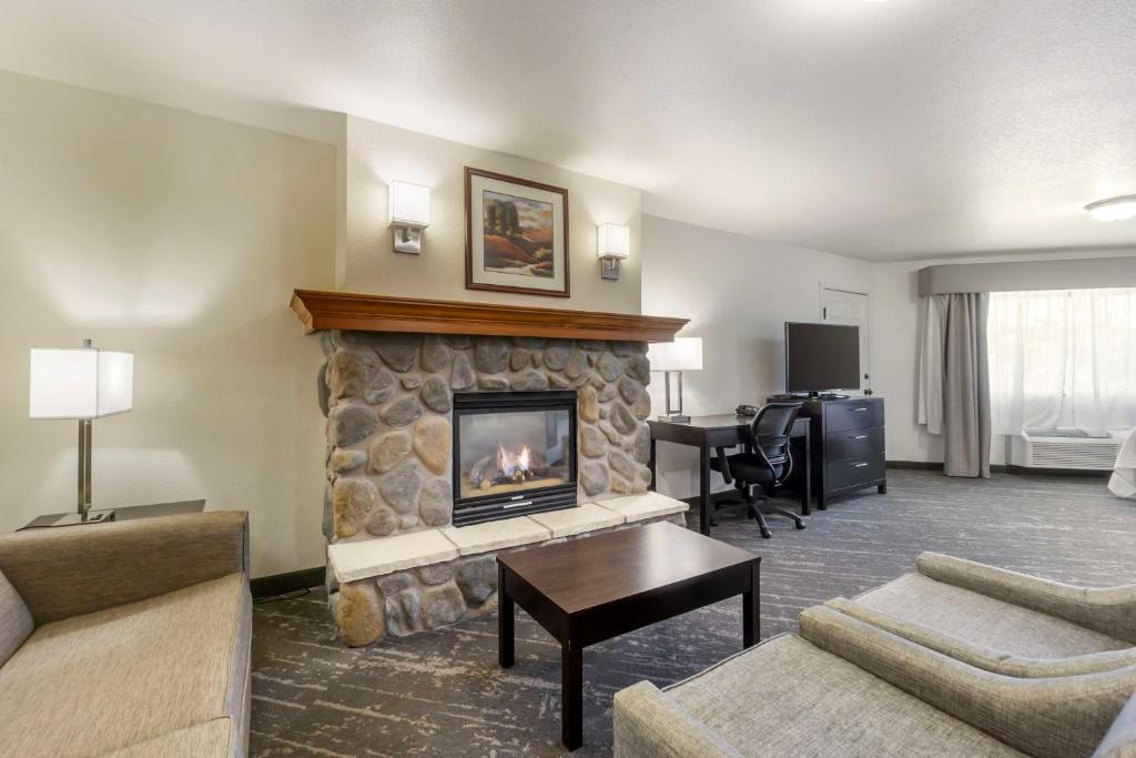 Best Western Plus Edmonds Harbor Inn - Image 8