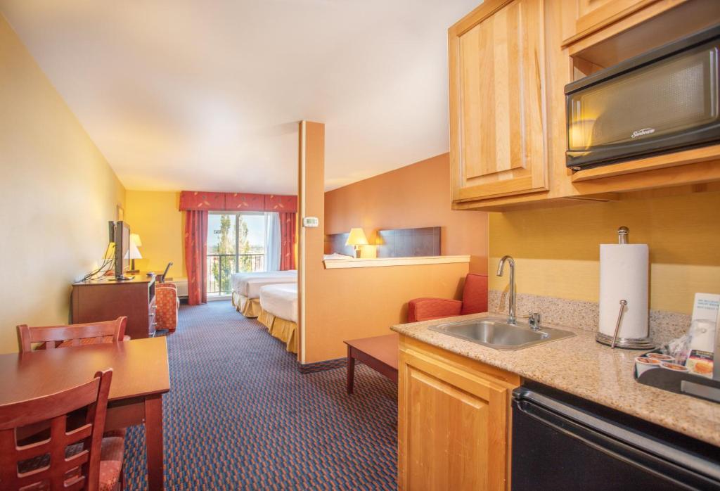 Holiday Inn Express Hotel & Suites Richland - Image 5