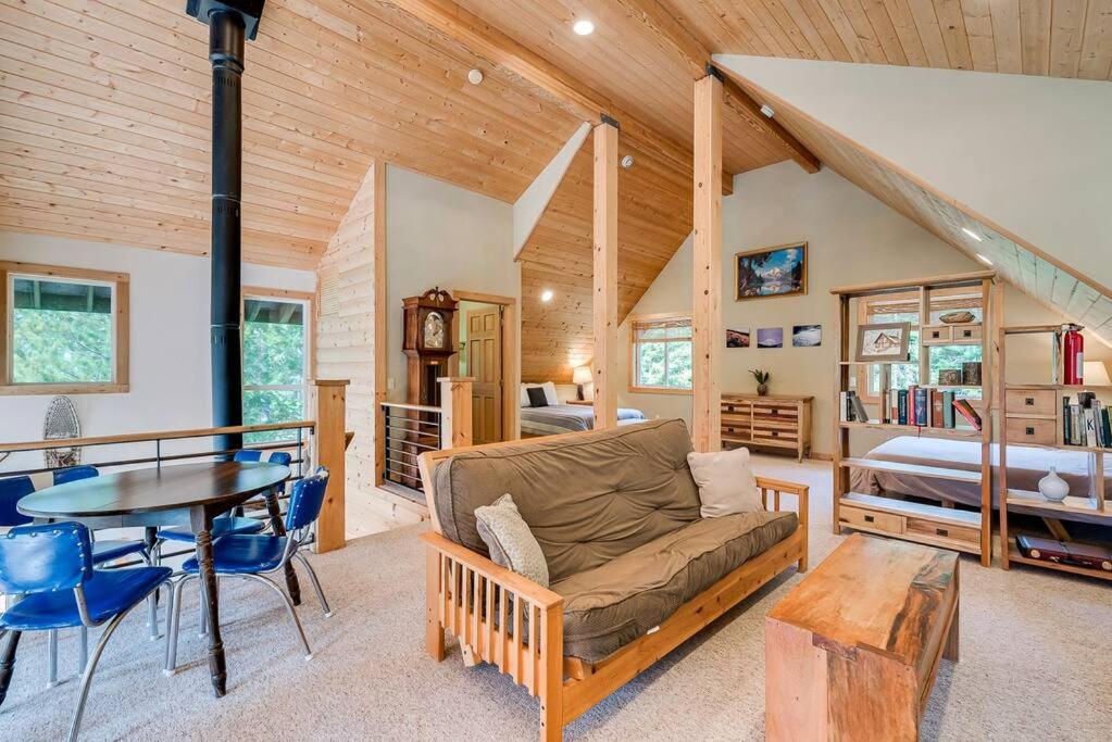 Hot Tub Cool Views: Roaring Creek Cabin - Image 4