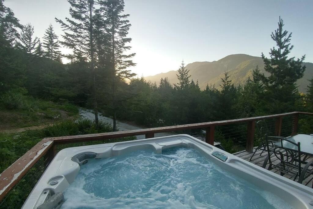 Hot Tub (Jacuzzi) - Photo 7