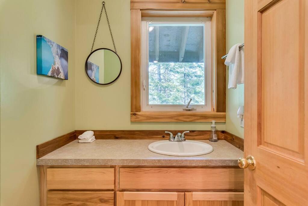 Hot Tub Cool Views: Roaring Creek Cabin - Image 7