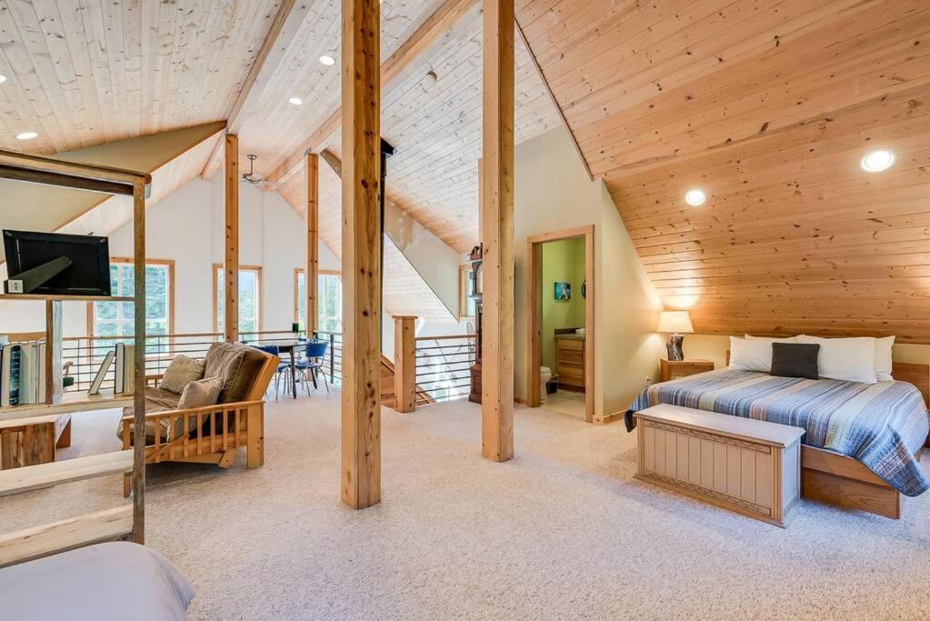 Hot Tub Cool Views: Roaring Creek Cabin - Image 5