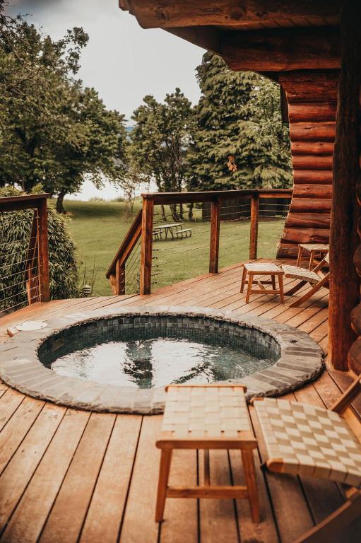 Hot Tub (Jacuzzi) - Photo 3