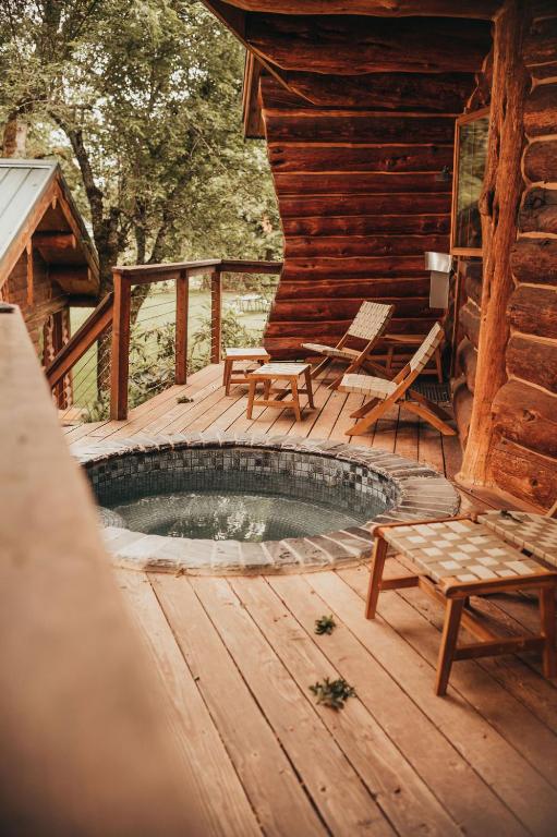 Hot Tub (Jacuzzi) - Photo 5