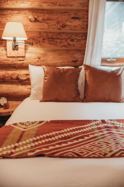 Wilder and Pine Riverside Cabins - Image 8