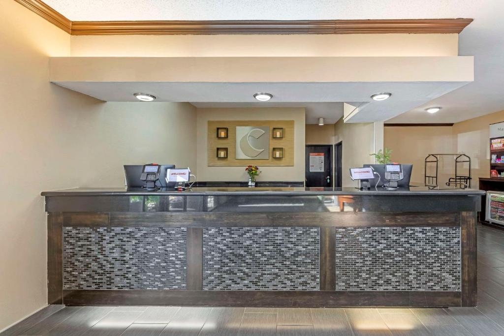 Comfort Suites Near Vancouver Mall - Image 8