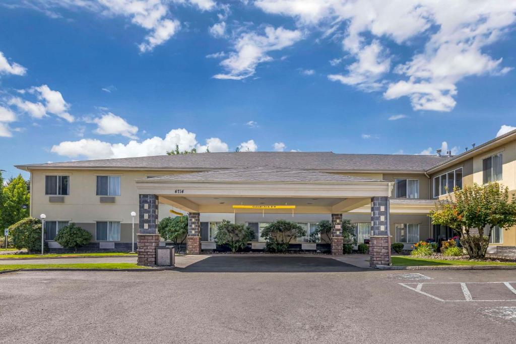 Comfort Suites Near Vancouver Mall - Image 7