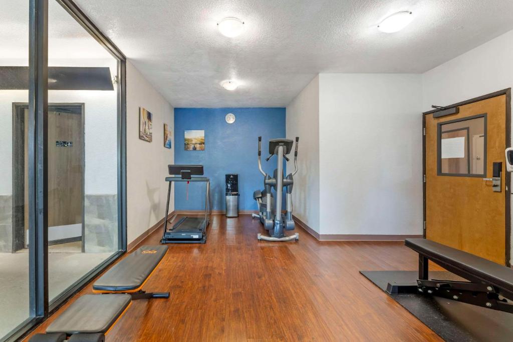 Comfort Suites Near Vancouver Mall - Image 6