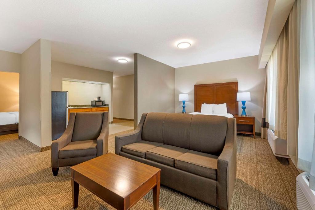 Comfort Suites Near Vancouver Mall - Image 5