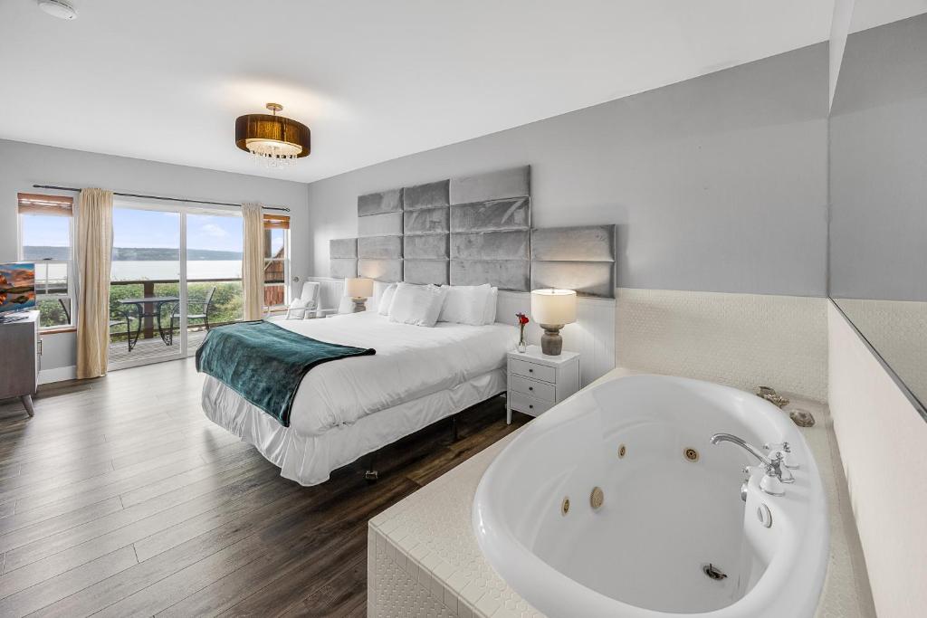 Hot Tub (Jacuzzi) - Photo 7