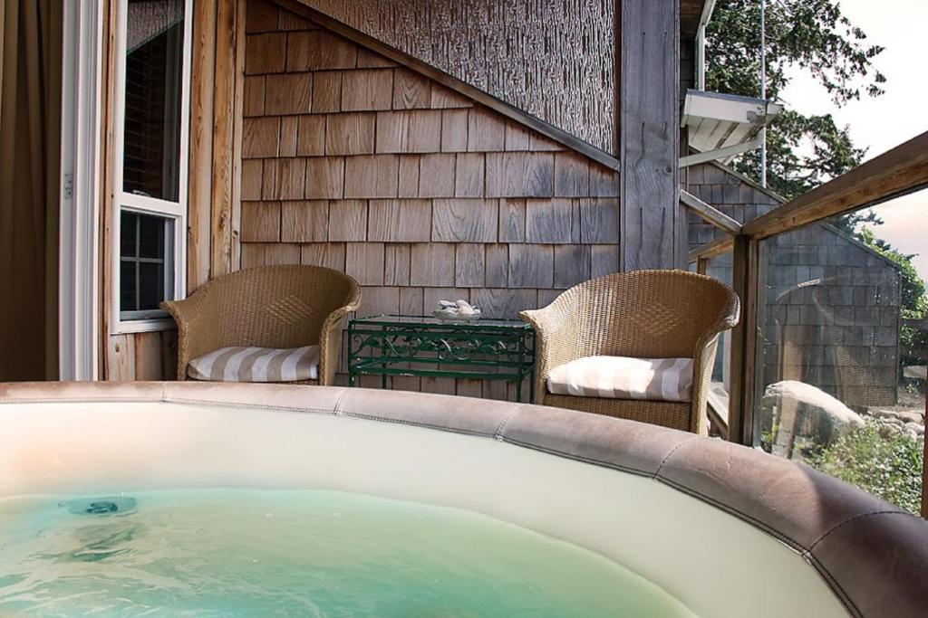 Hot Tub (Jacuzzi) - Photo 5