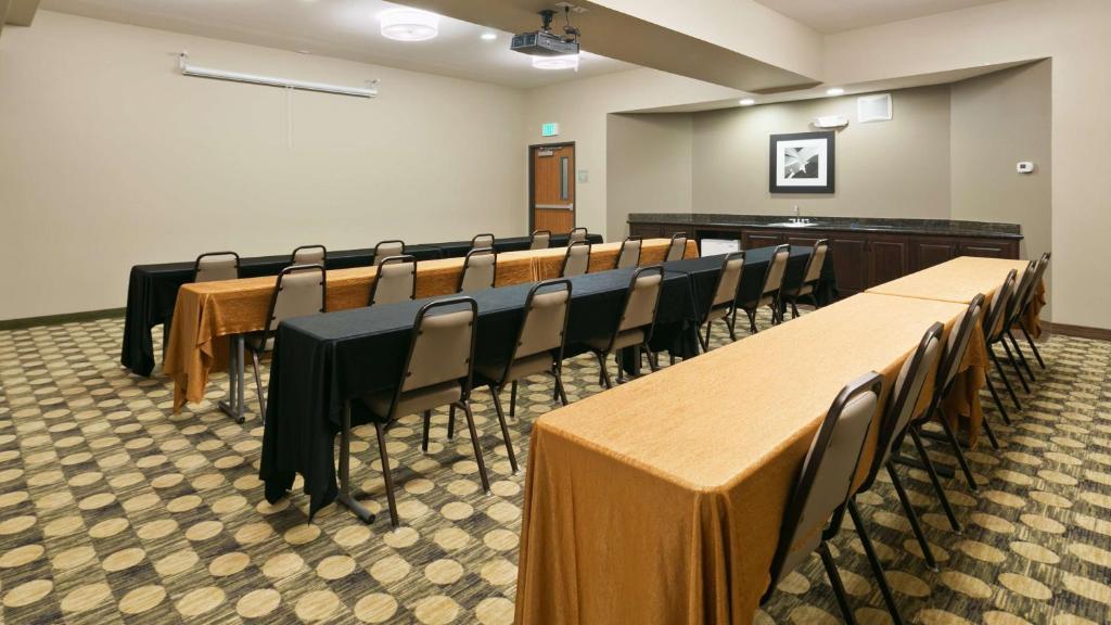 Best Western Plus Port of Camas-Washougal Convention Center - Image 8