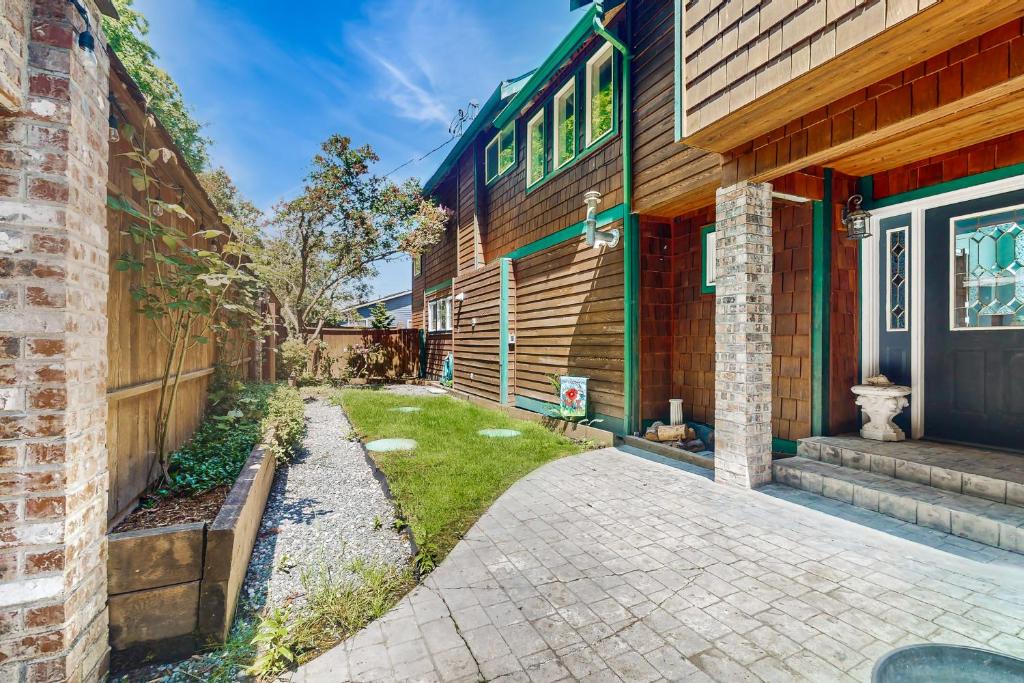 Coastal Garden Cottage - Image 6