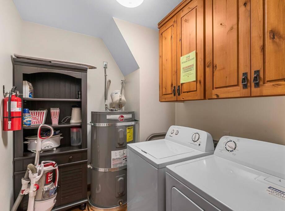 River's Bend Lodge - Hot Tub, Fire Pit, Games & Ski - Image 4