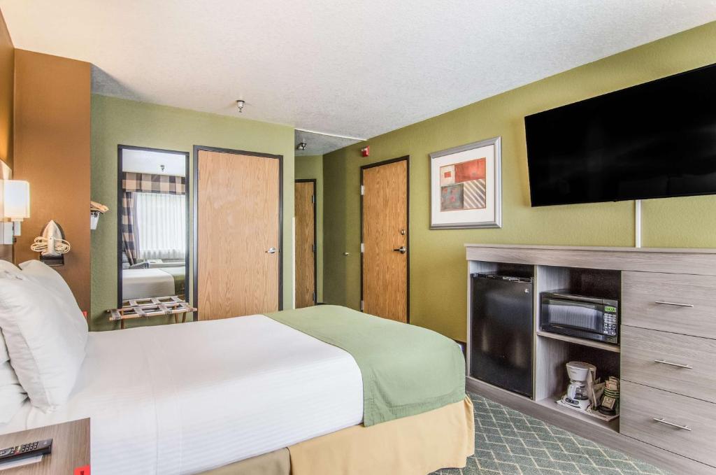 GuestHouse Inn & Suites Poulsbo - Image 6