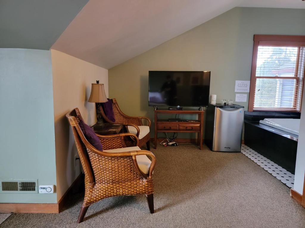 Hot Tub (Jacuzzi) - Photo 3