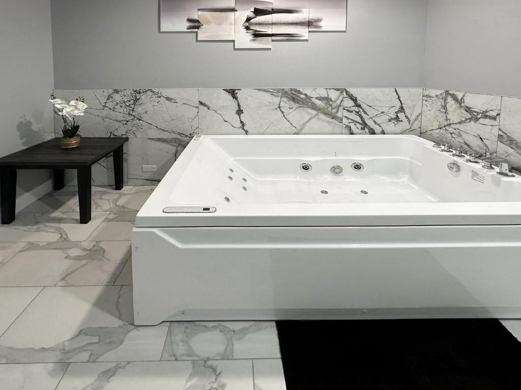 BayVue Hotel, Resort & Suites