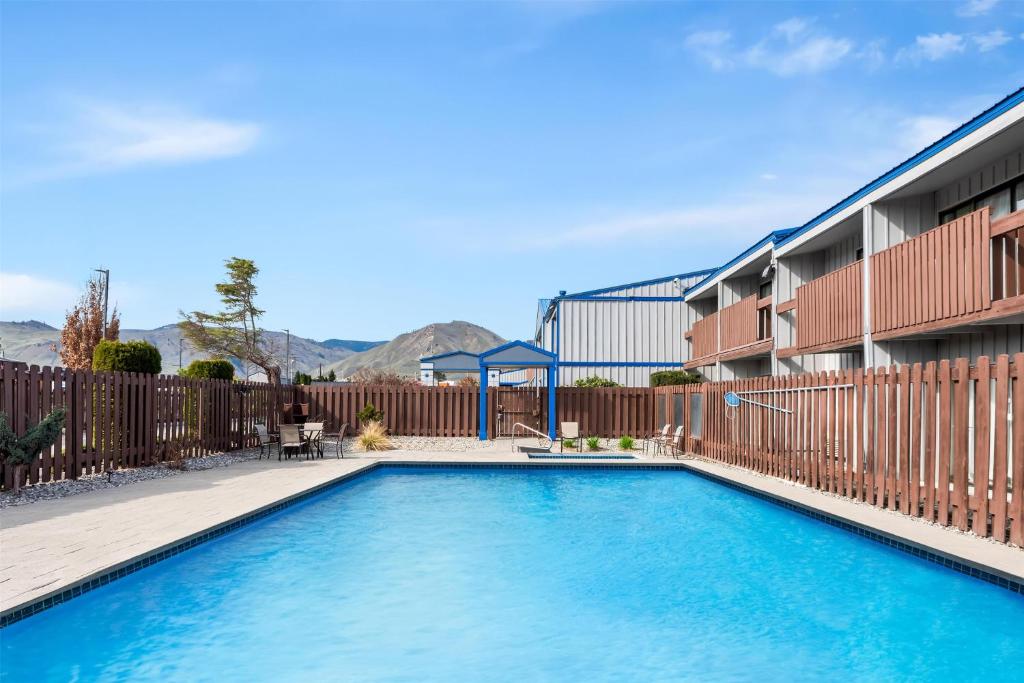 Best Western Chieftain Inn - Image 4