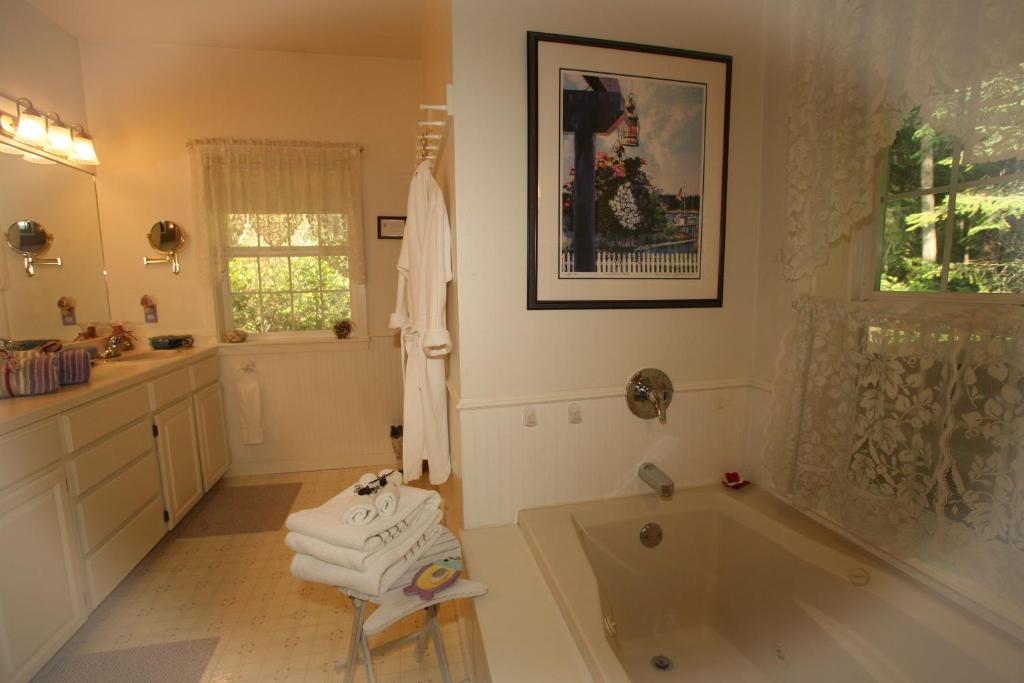 Hot Tub (Jacuzzi) - Photo 4