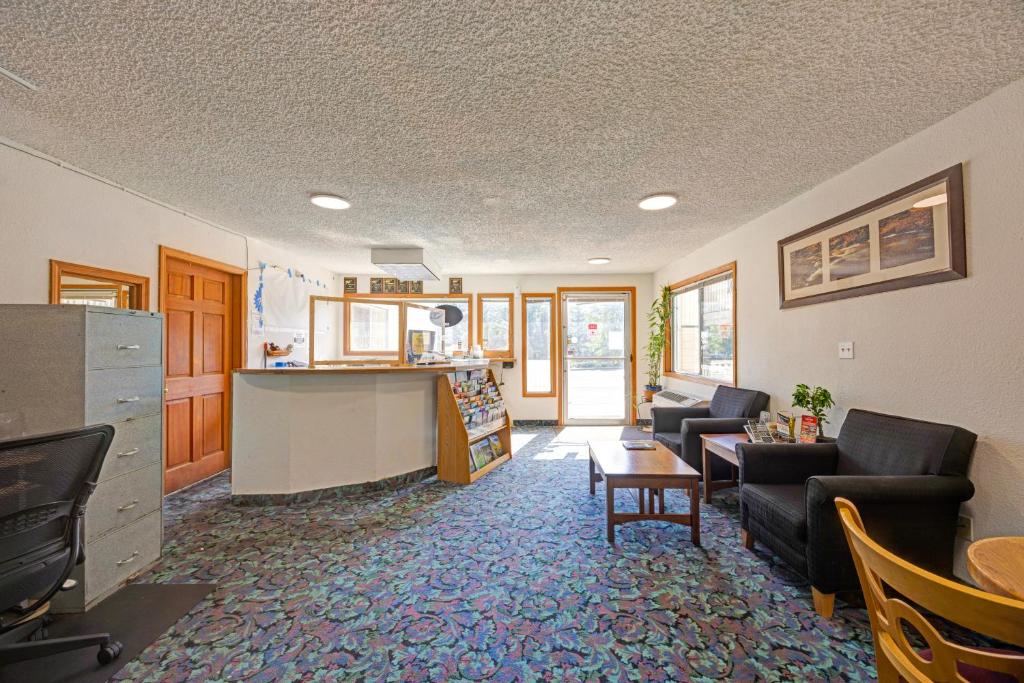 Capital O Stevenson Inn Riverside - Image 8