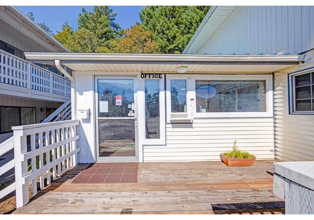 Capital O Stevenson Inn Riverside - Image 4