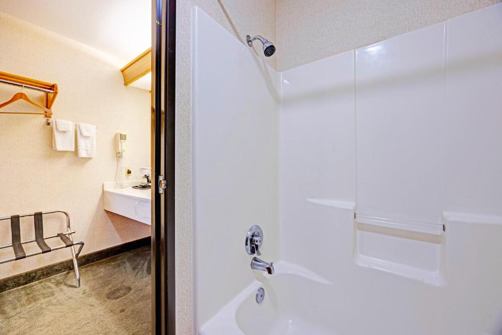 Capital O Stevenson Inn Riverside