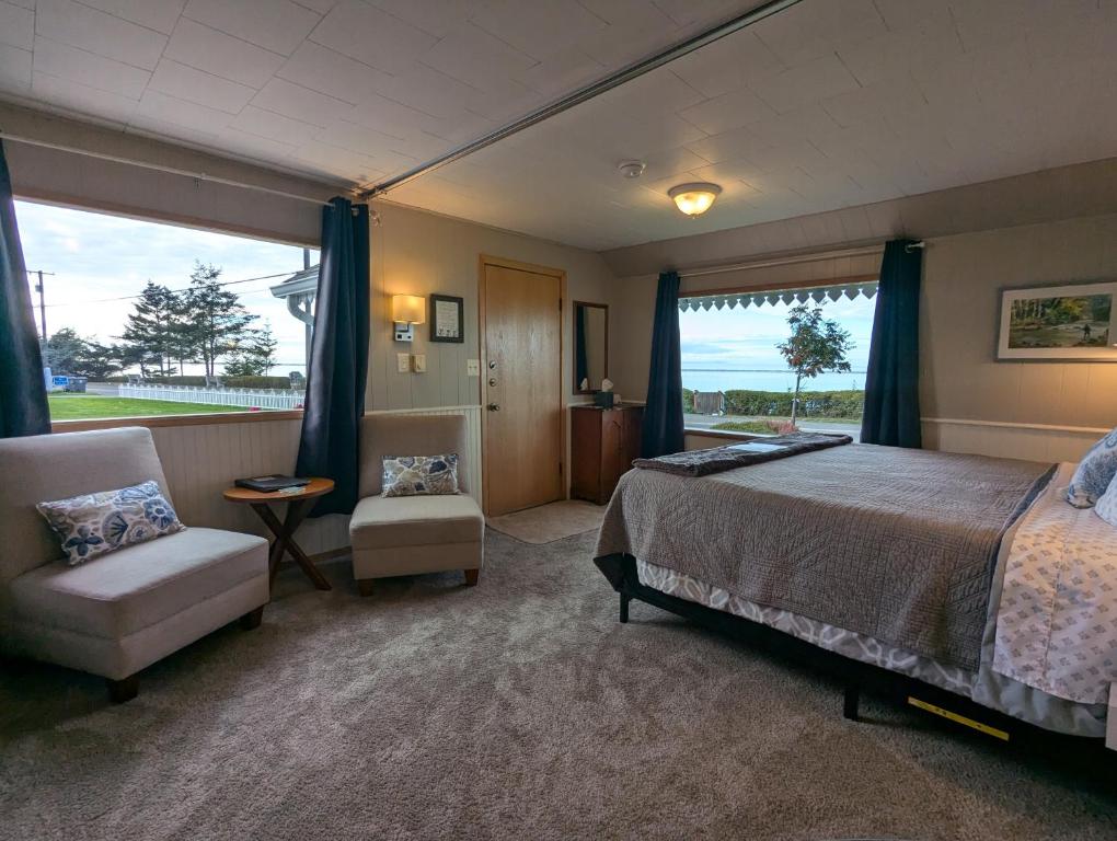 Juan de Fuca Waterfront Hotel & Cottages - Image 4