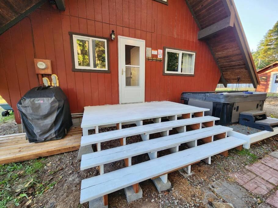 Rustic A-Frame hot tub retreat near Deception Pass