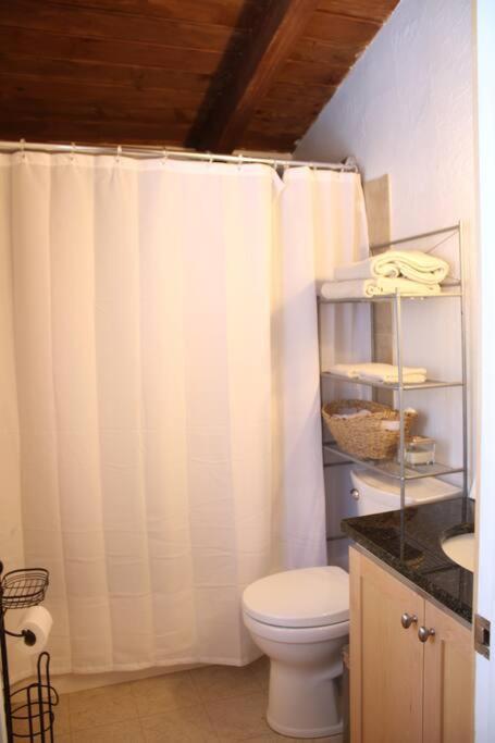 Rustic A-Frame hot tub retreat near Deception Pass - Image 8