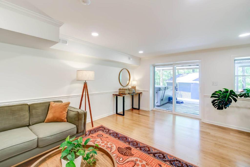 Luxury Mountain Retreat - 4 King Suites & Hot Tub