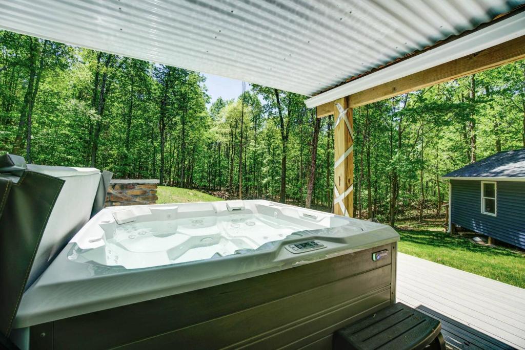 Hot Tub (Jacuzzi) - Photo 4