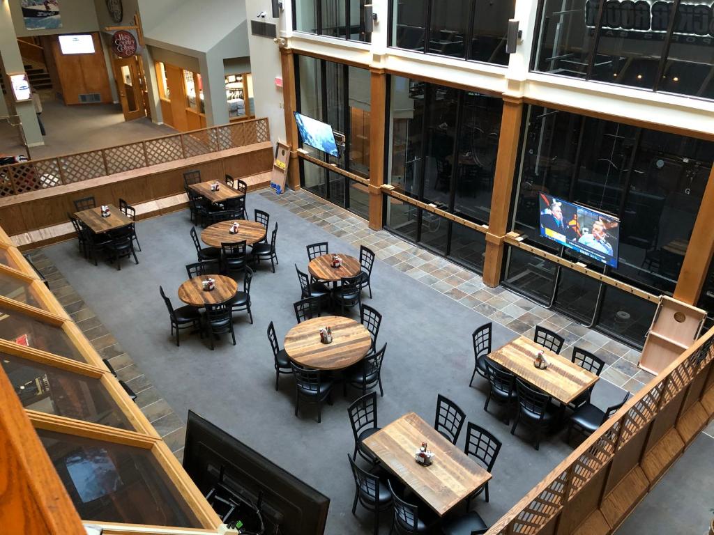 Modern Condo with Ski In & Ski Out - Silver Creek Lodge, Snowshoe - Image 6