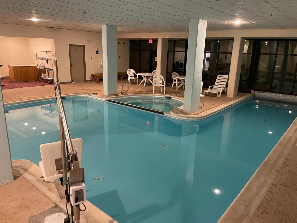 Hot Tub (Jacuzzi) - Photo 2