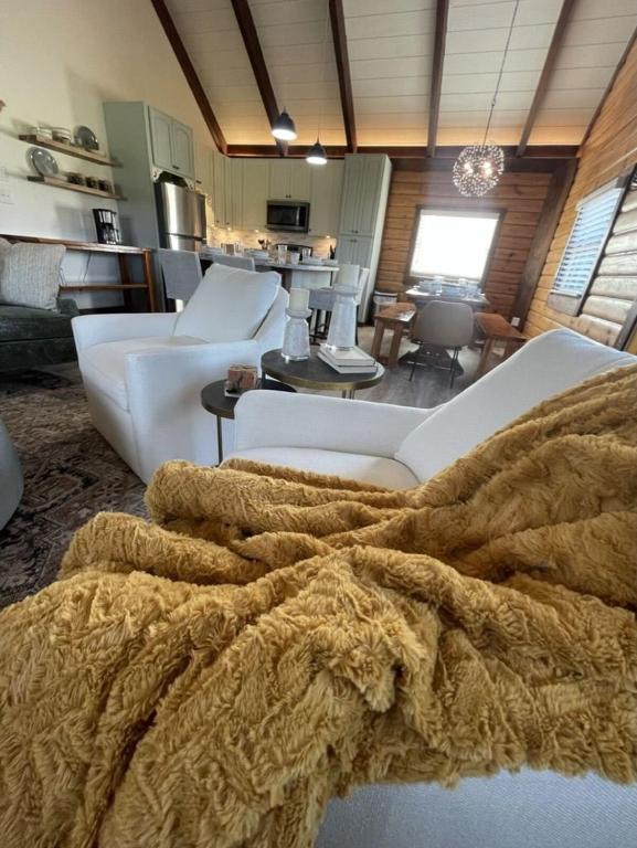 The Barton House - Luxury Mountain Chalet - Image 8