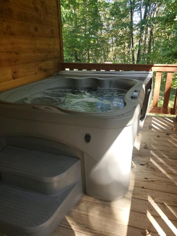 The Genoa - An Amish Built Deluxe Cabin