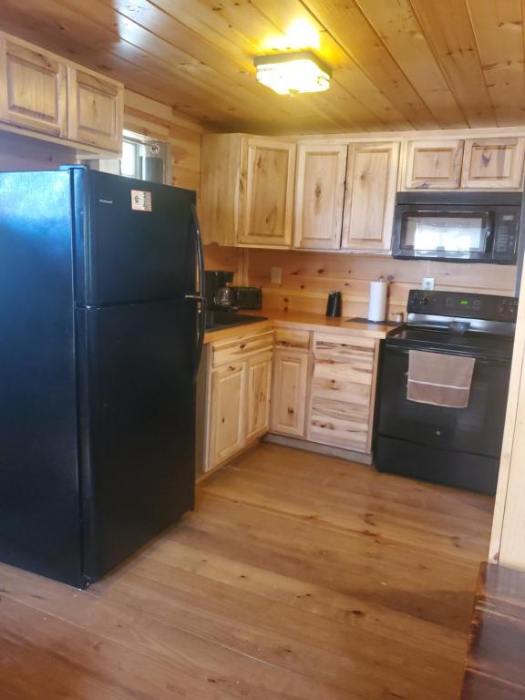 The Genoa - An Amish Built Deluxe Cabin - Image 4