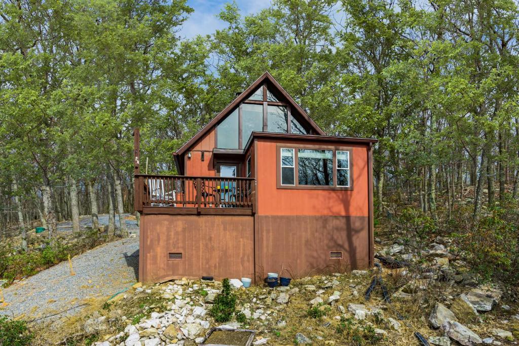 Mountaintop Views, Hot Tub, Deck, Fire Pit & WiFi - Image 6